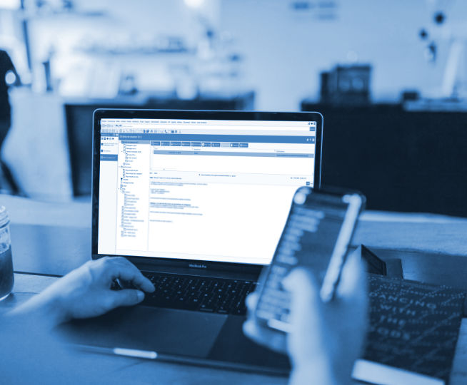 austin-distel-gUIJ0YszPig-unsplash NOUT - Solutions SIMAX™ - Module CRM - Extranet Client